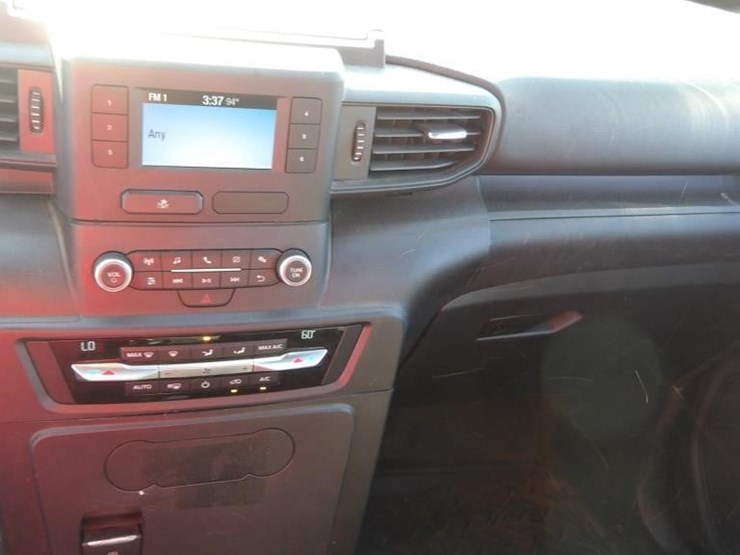 2020-ford-explorer-image-21