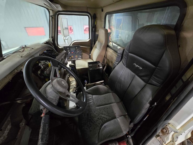 2005-mack-granite-cv713-image-9
