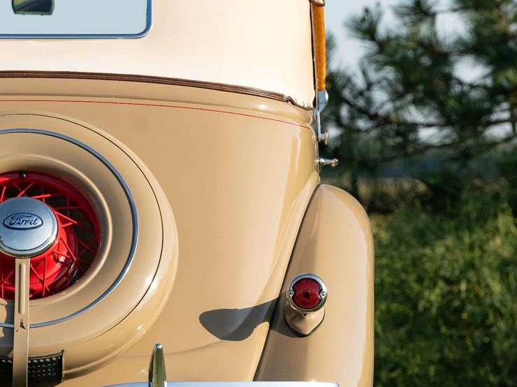 1935-ford-deluxe-phaeton-image-9
