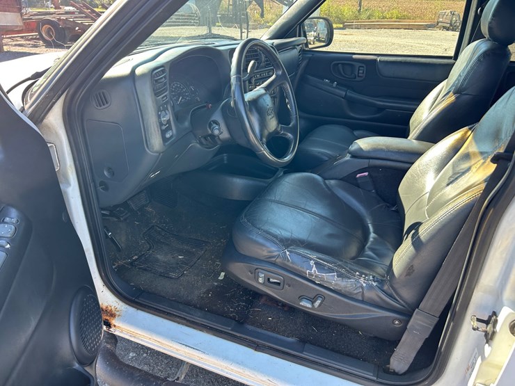 2003-chevrolet-s10-image-8