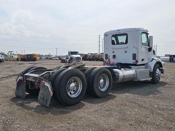 2017-peterbilt-567-image-3