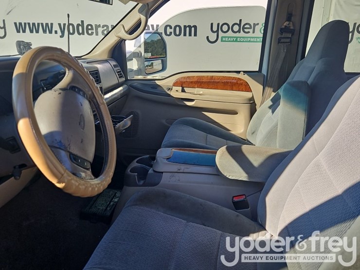 2001-ford-excursion-image-18