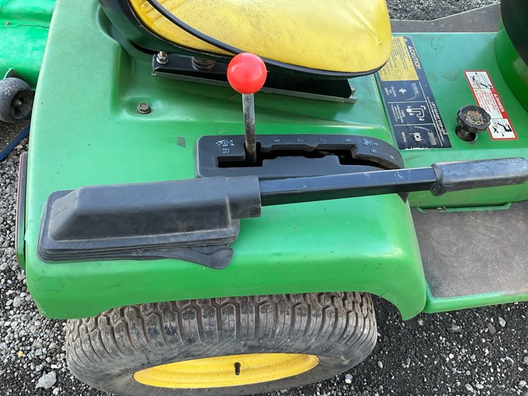 john-deere-240-image-15