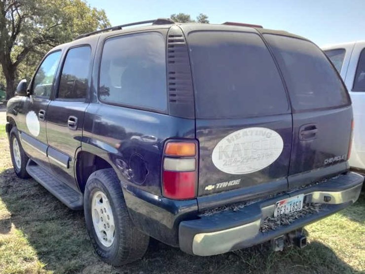 2004-chevrolet-tahoe-image-2