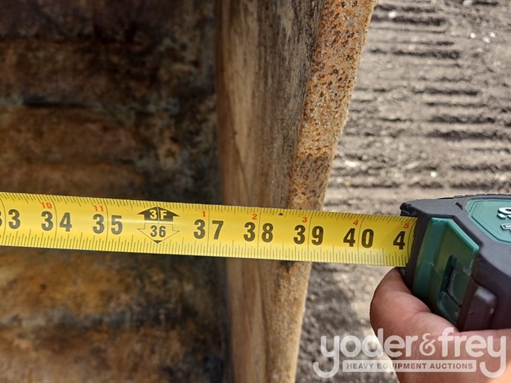 2011-deere-200d-image-33