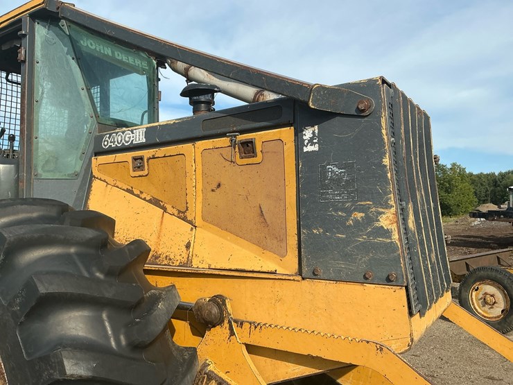 deere-640g-image-41