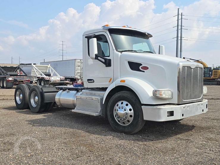 2017-peterbilt-567-image-2
