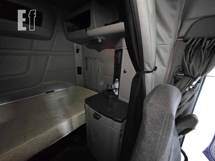 2019-peterbilt-579-image-16
