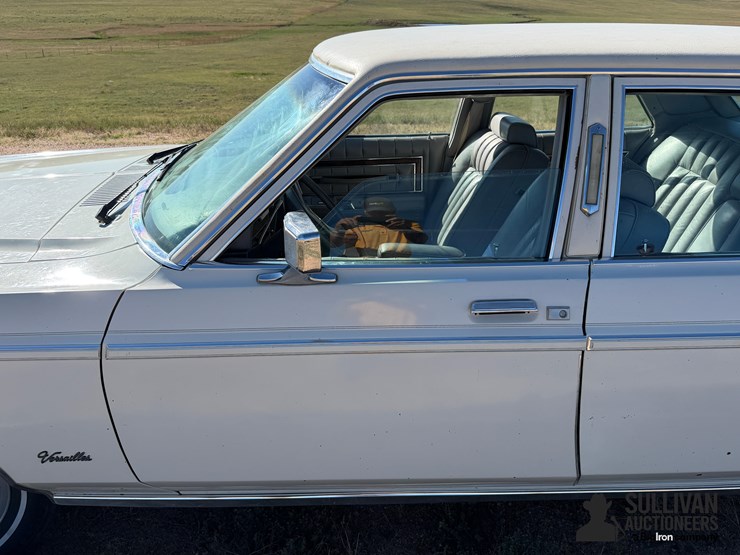 1977-lincoln-versailles-4-door-luxury-sedan-image-17