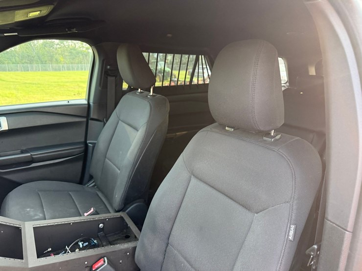 2020-ford-explorer-image-50