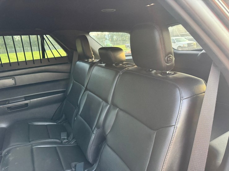 2020-ford-explorer-image-45