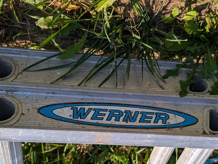 #4043-•-werner-aluminum-extension-ladder-image-8