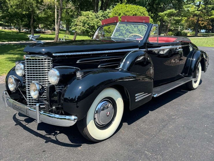 1939-cadillac-series-90-v-16-convertible-coupe-image-1