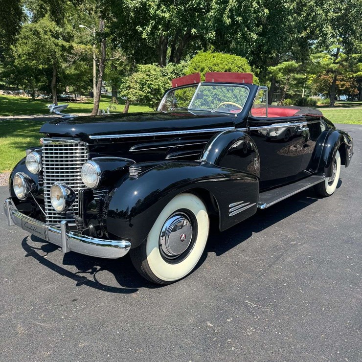 1939 Cadillac Series 90 V-16 Convertible Coupe