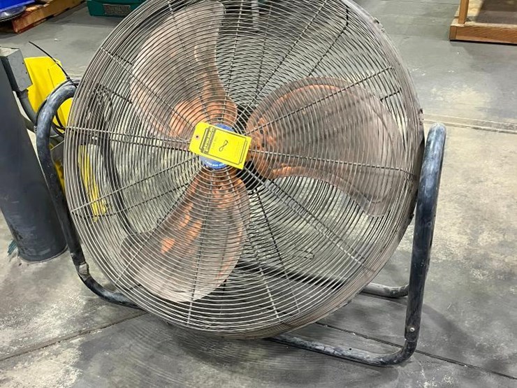 global-industrial-36"-floor-fan-image-1