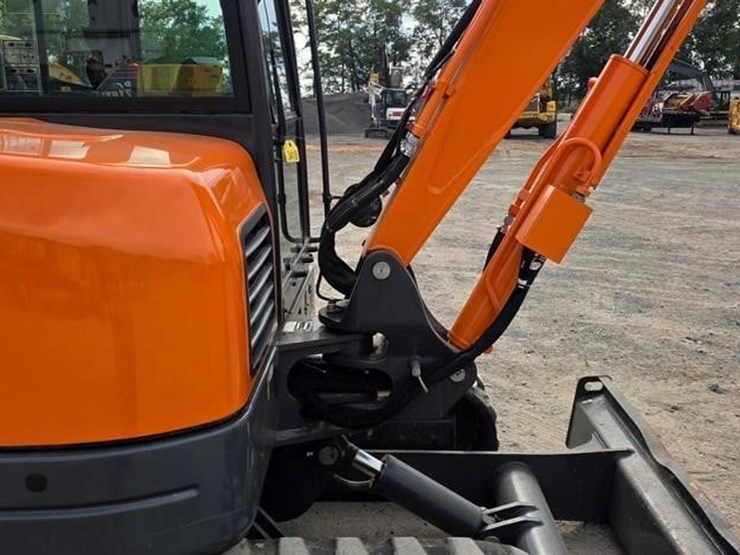 2023-doosan-dx63-3-image-32