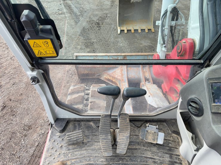 2017-takeuchi-tb290-image-31