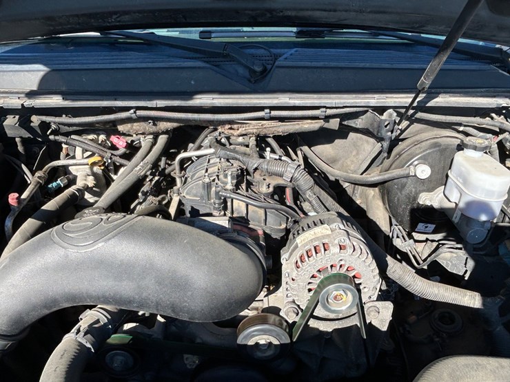 2007-chevrolet-suburban-image-13