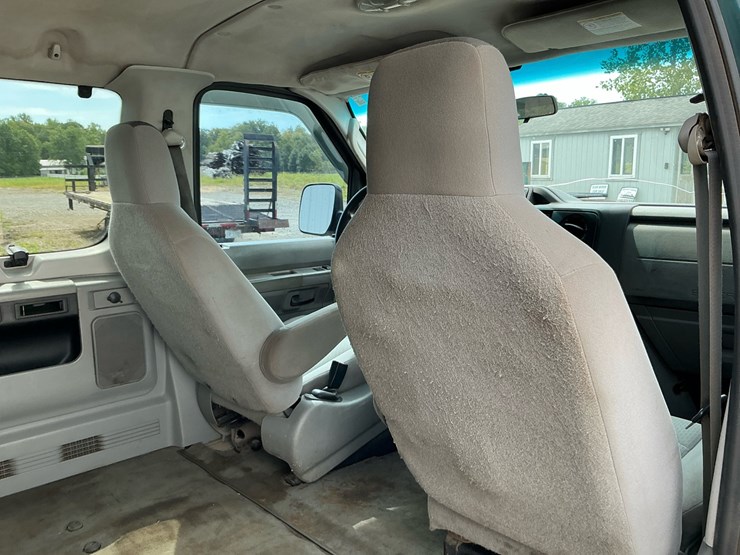 2009-ford-e350-image-22