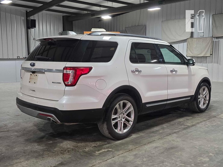 2016-ford-explorer-limited-image-3