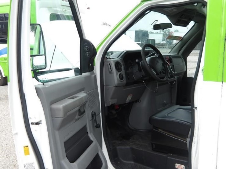 2017-ford-e450-image-17