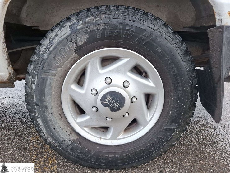 2011-ford-cargo-image-17