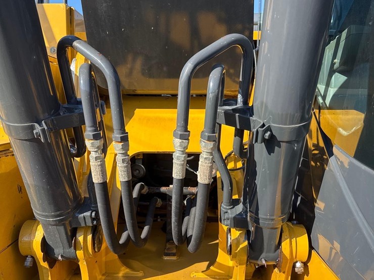 2022-deere-210g-lc-image-17