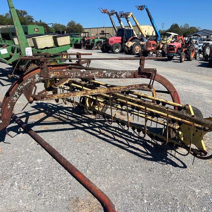 NEW HOLLAND 256
