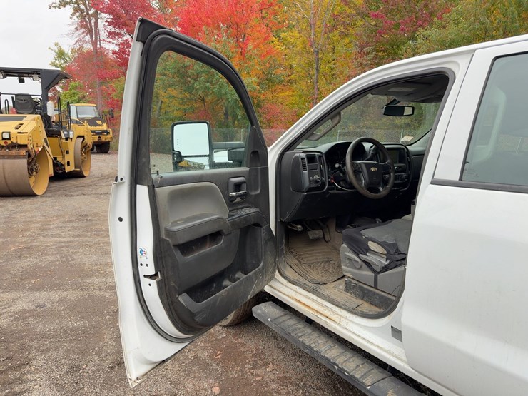2017-chevrolet-silverado-3500hd-image-22