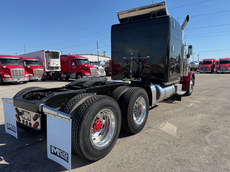 2000-peterbilt-379-image-7