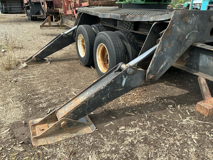 deere-335c-image-37