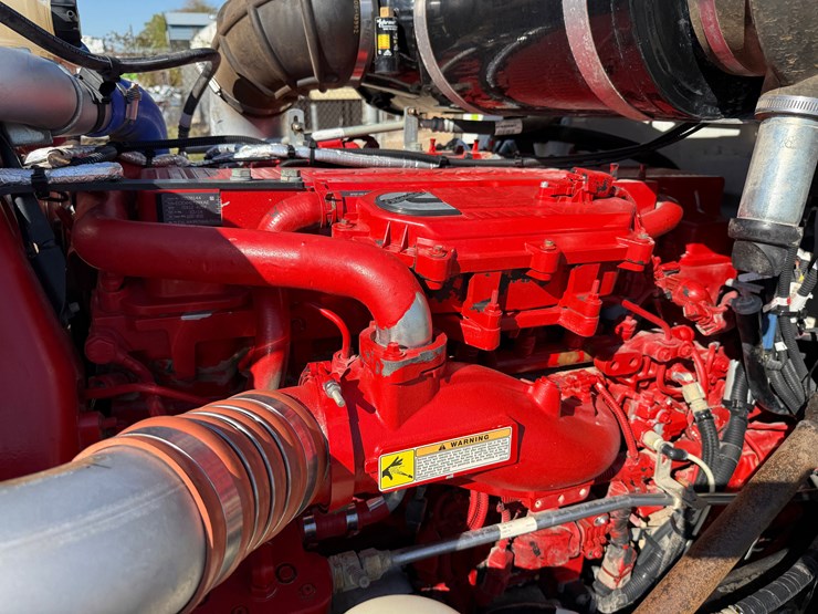 2015-peterbilt-365-image-34