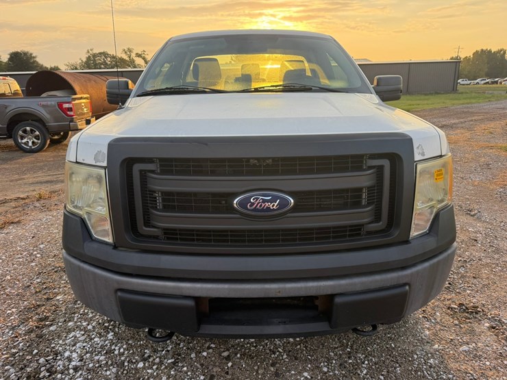 2014-ford-f150-xl-image-10