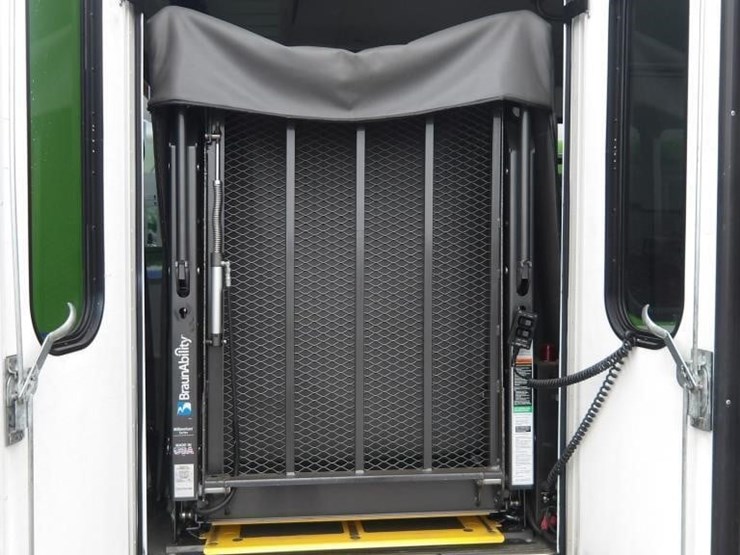 2016-ford-e450-image-15
