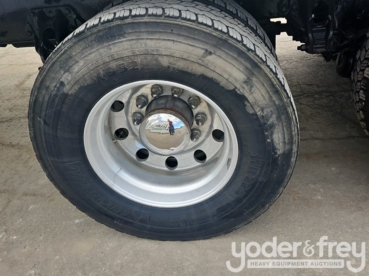 2017-kenworth-t880-image-13