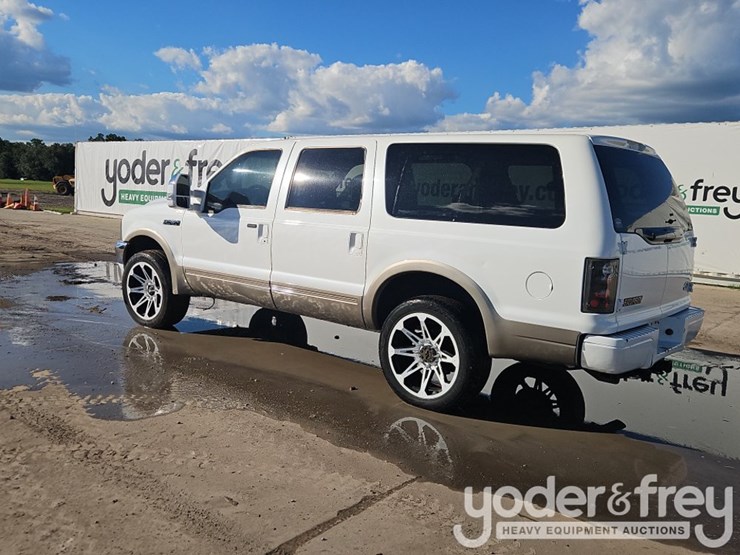 2001-ford-excursion-image-3