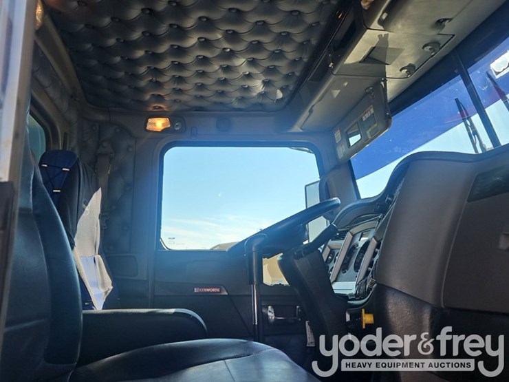 2016-kenworth-w900-image-26
