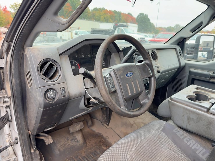 2013-ford-f550-xl-image-25