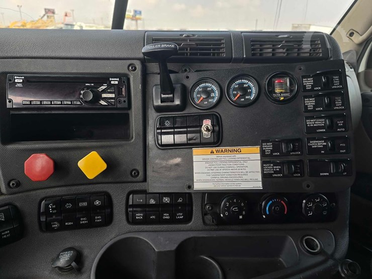 2018-freightliner-cascadia-125-image-16