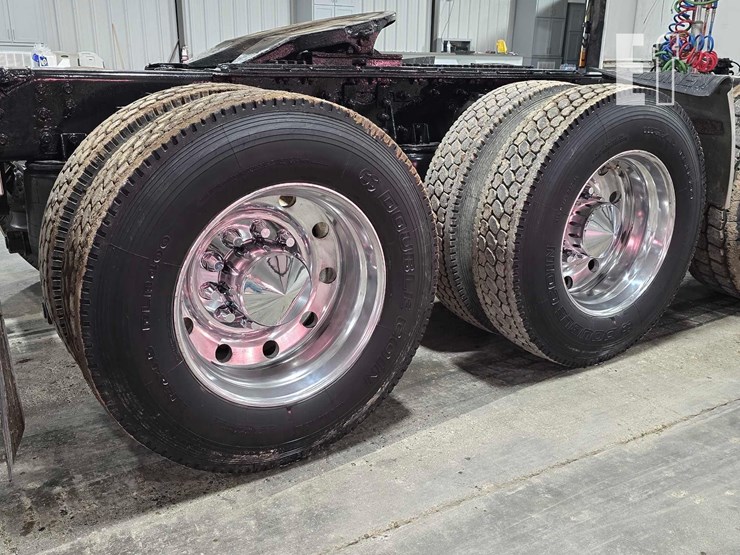 2009-kenworth-t800-image-26