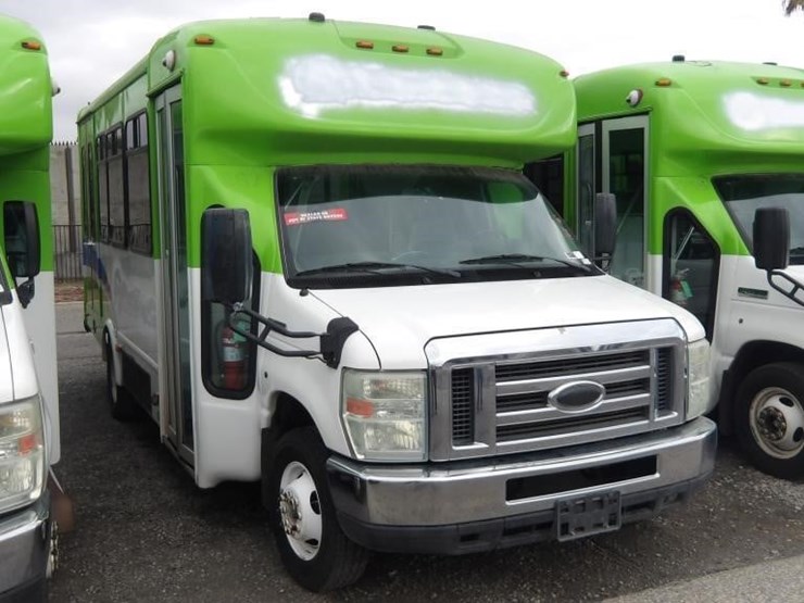 2016-ford-e450-image-2