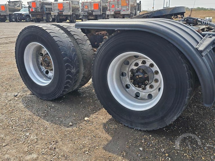 2018-freightliner-cascadia-125-image-25