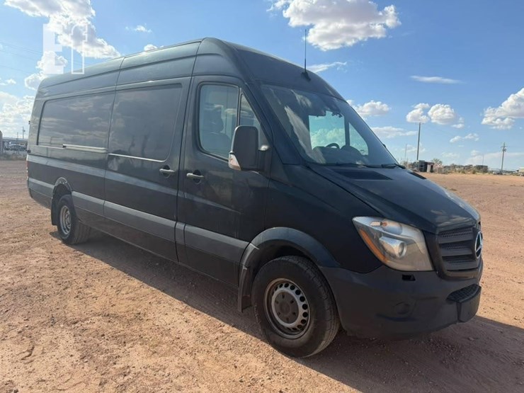 2018-mercedes-benz-sprinter-3500-image-2