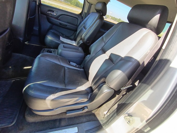 2010-chevrolet-suburban-image-68