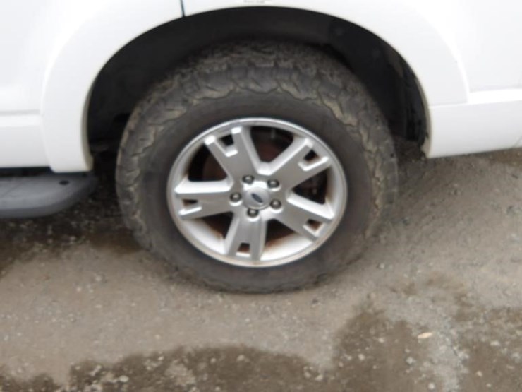 2010-ford-explorer-image-5