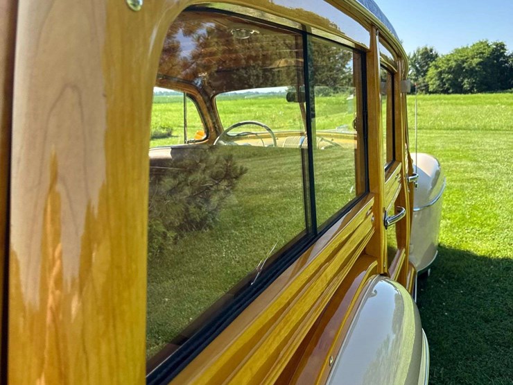 1947-ford-super-deluxe-woody-wagon-image-40