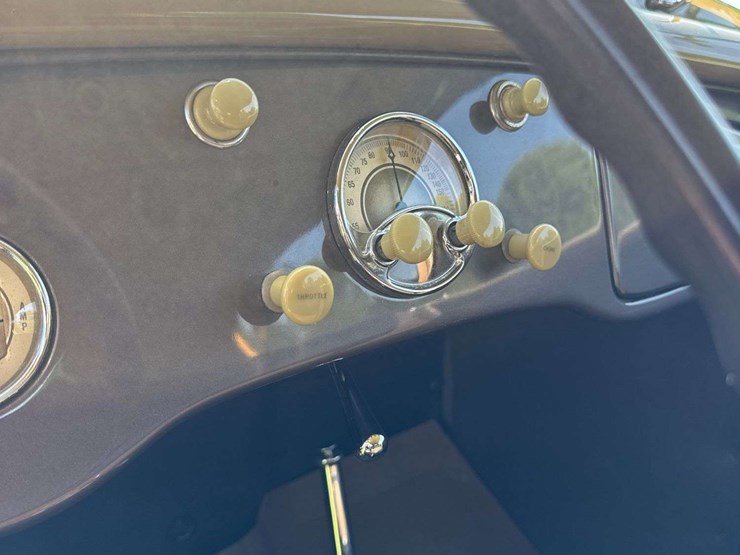 1935-ford-deluxe-phaeton-image-84