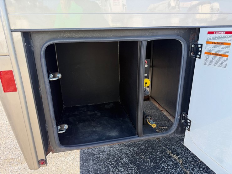 2018-ford-f550-image-11