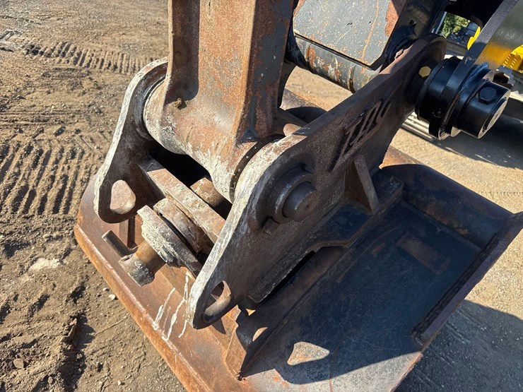 2022-deere-210g-lc-image-14