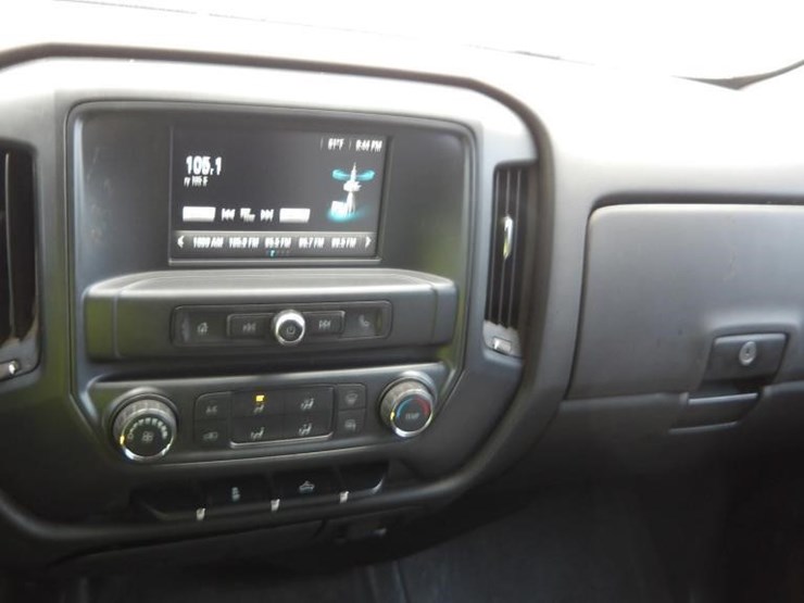 2018-chevrolet-silverado-1500-image-18